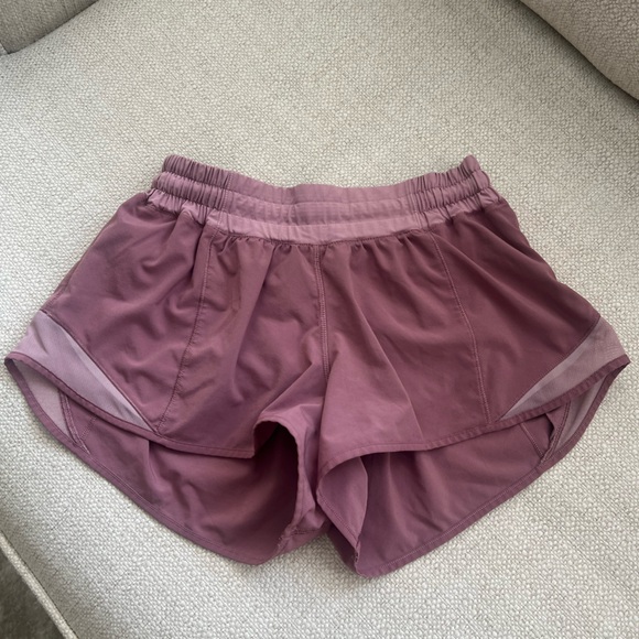 Lululemon Dusty Rose Hotty Hot Shorts - Picture 1 of 3
